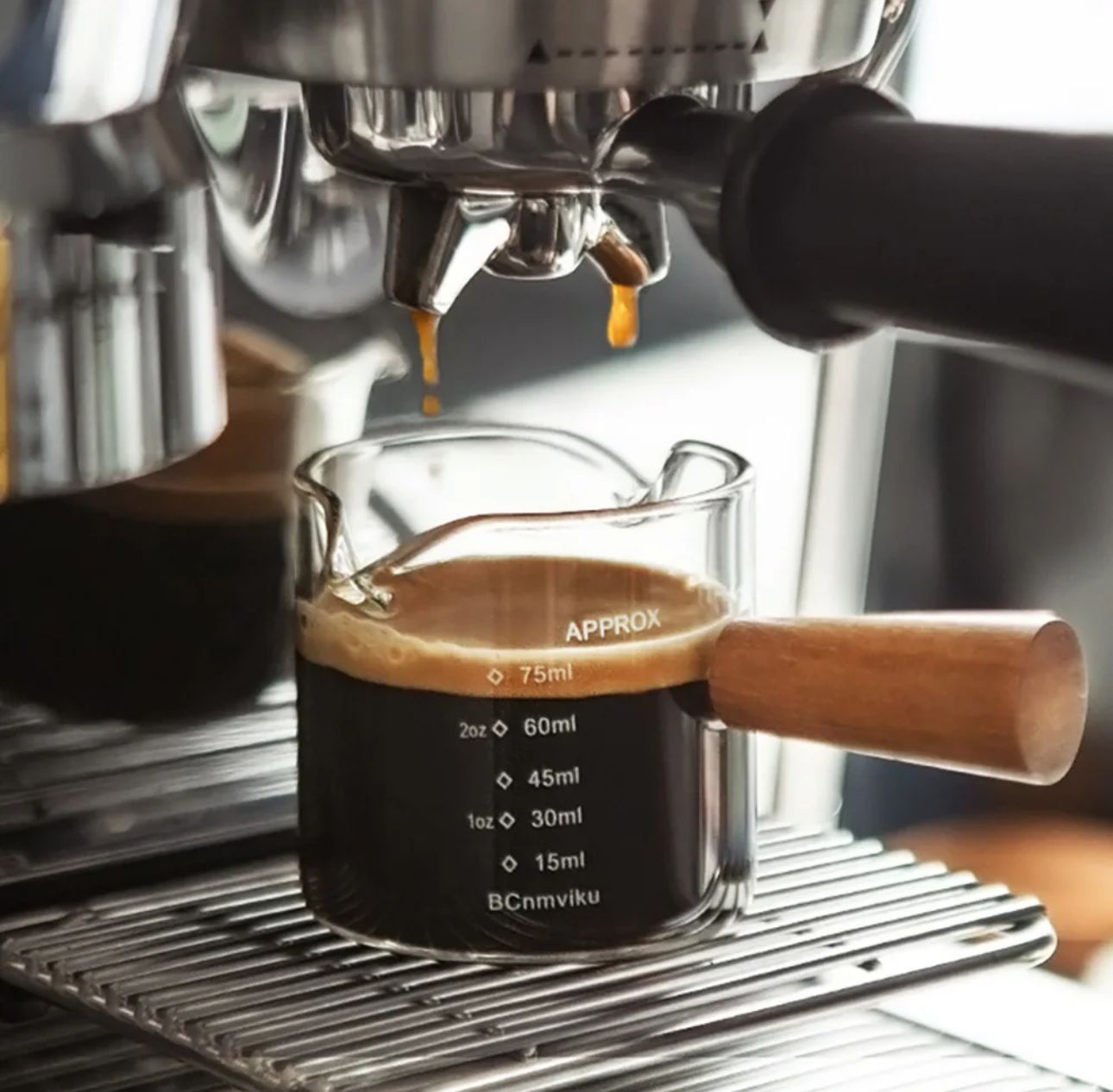 Taza Medidora De Vidrio Con Mango De Madera Doble Boca